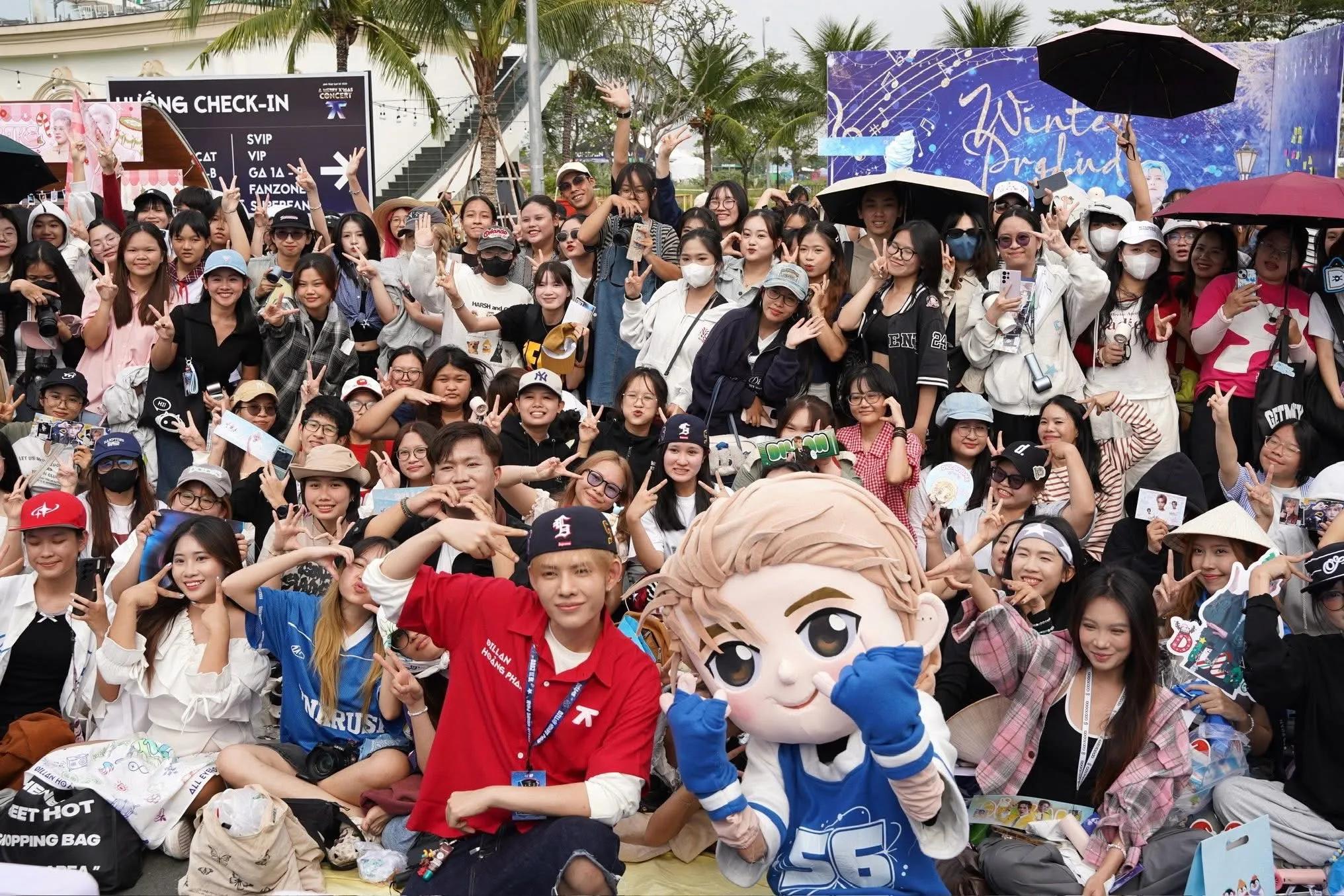 Mascot Dillan Hoàng Phan ATSH mùa 2 - ảnh thực tế