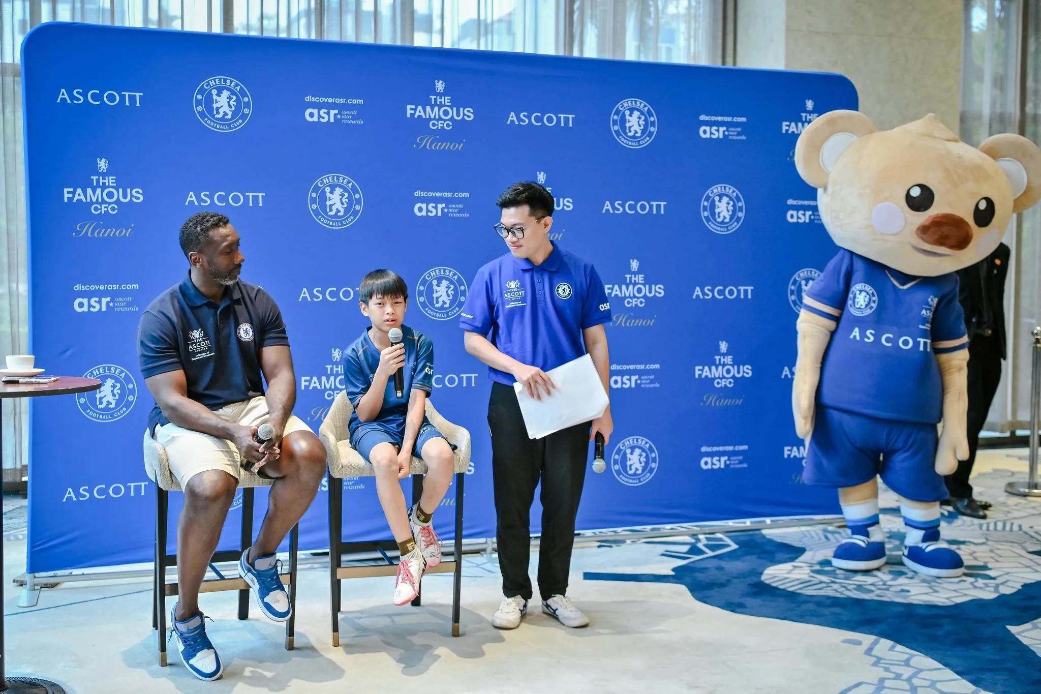 Mascot Ascott Chelsea - ảnh thực tế