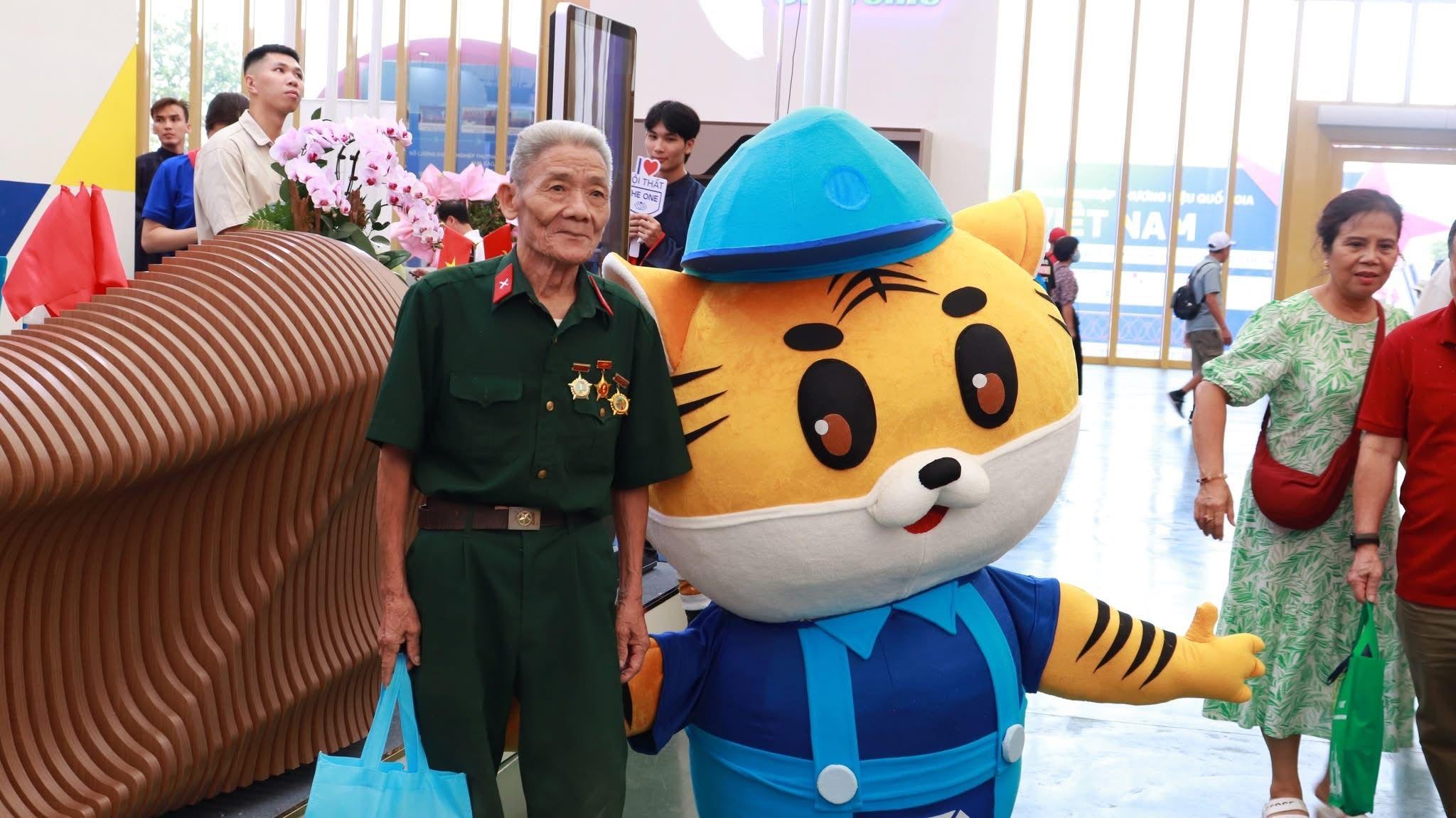 Mascot Hổ Nội thất The One - ảnh thực tế